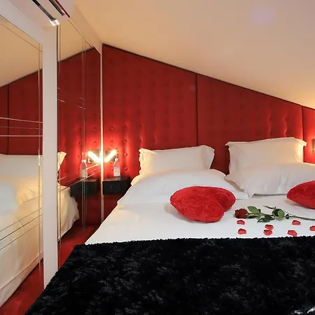 بيت الحب Red Love